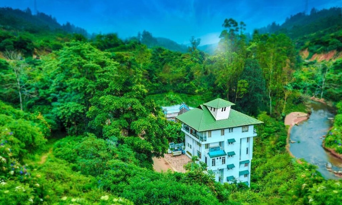 Munnar Hotel | HOTEL EMERALD INN