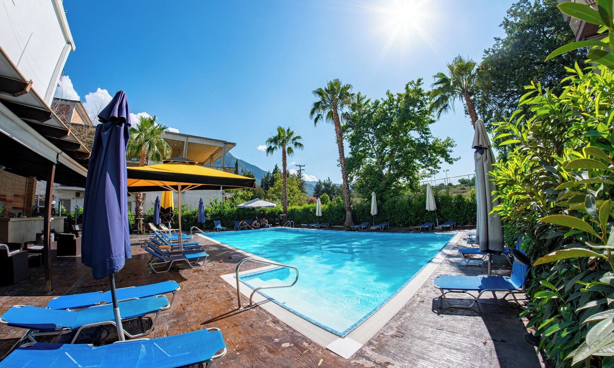 Loutra Ypatis Hostel | HOTEL ENA