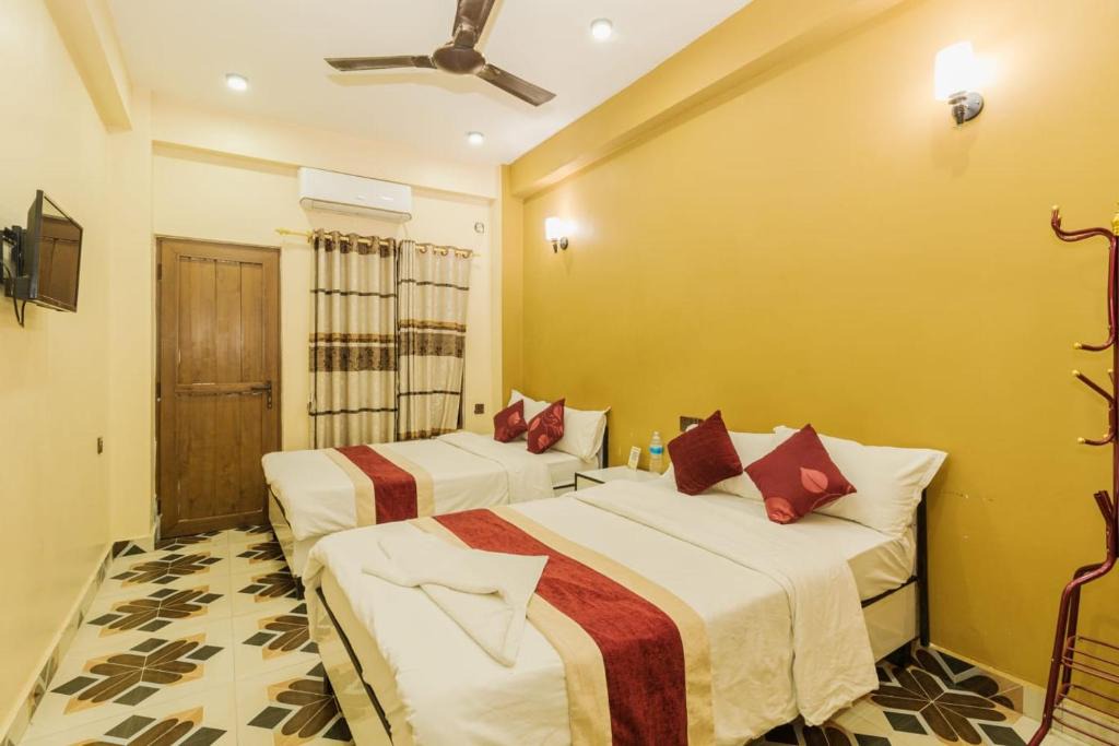 Sauraha Hotel | Hotel Flycatcher