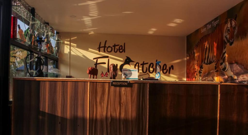 Sauraha Hotel | Hotel Flycatcher