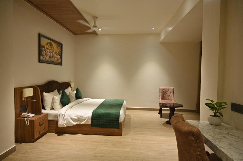 Aligarh Hotel | Hotel Gold In Leaf
