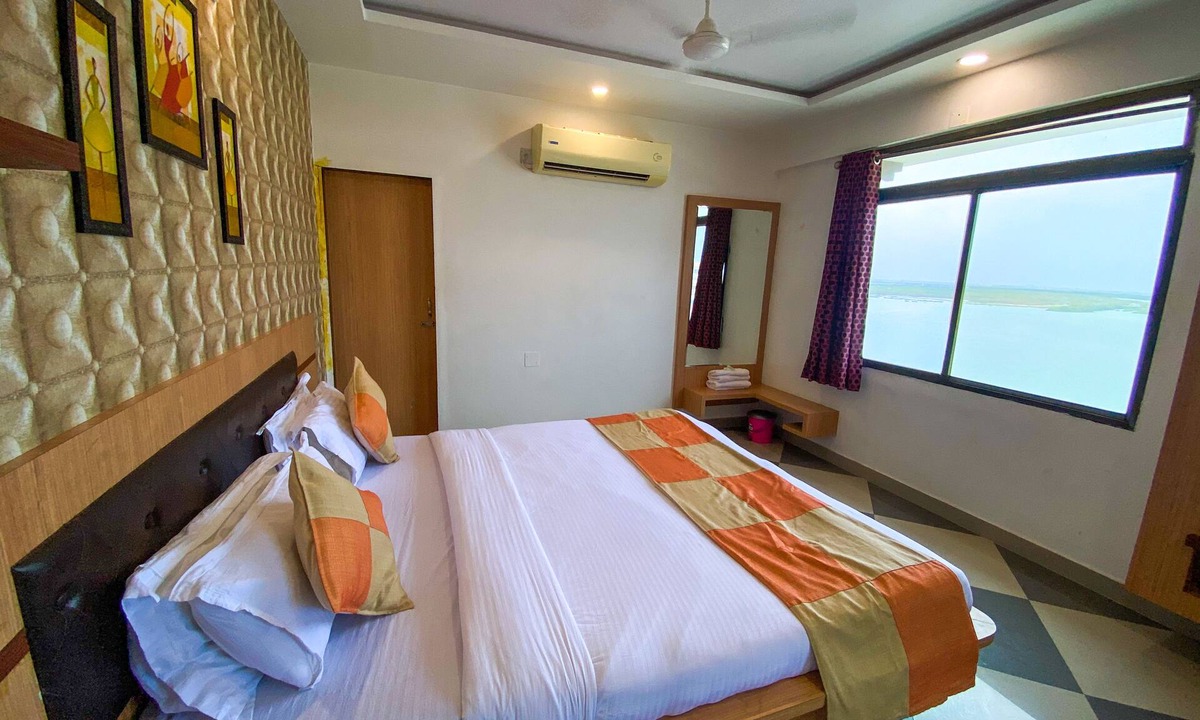 Dwarka Hotel | Hotel Gomti