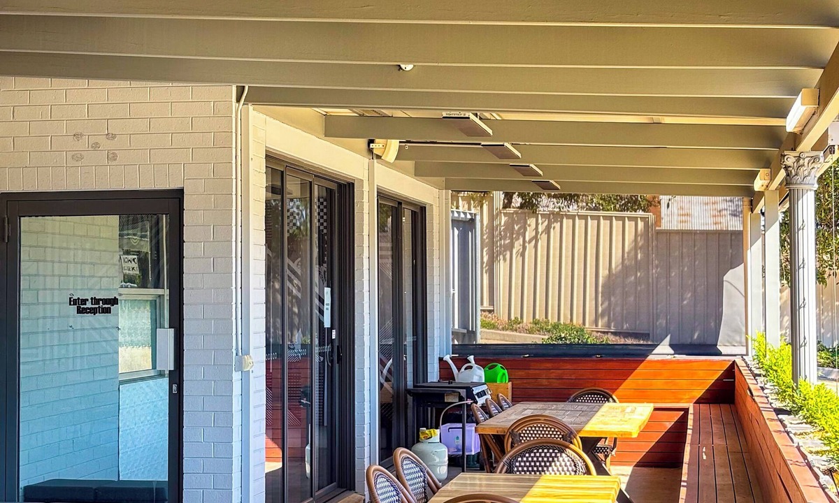 Parkes Hotel | Hotel Gracelands