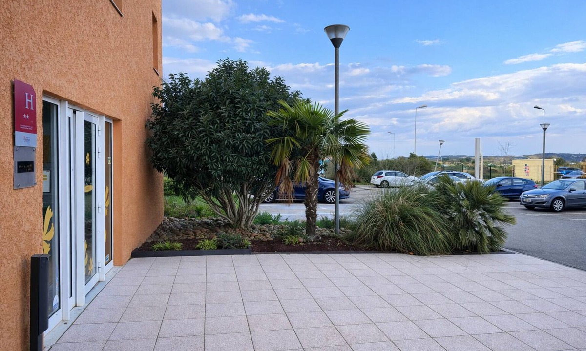 Istres Hotel | Hotel HubOne3 Istres