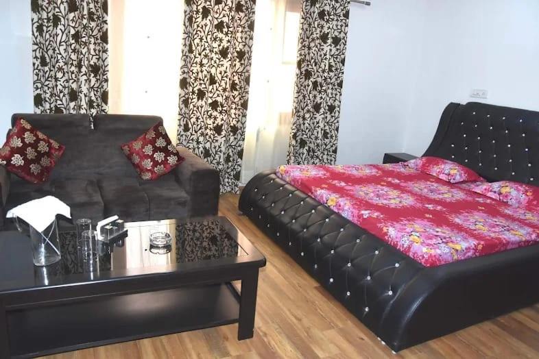 Srinagar Hotel | HOTEL HUMA