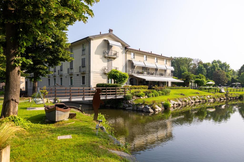 Merone Hotel | Hotel Il Corazziere