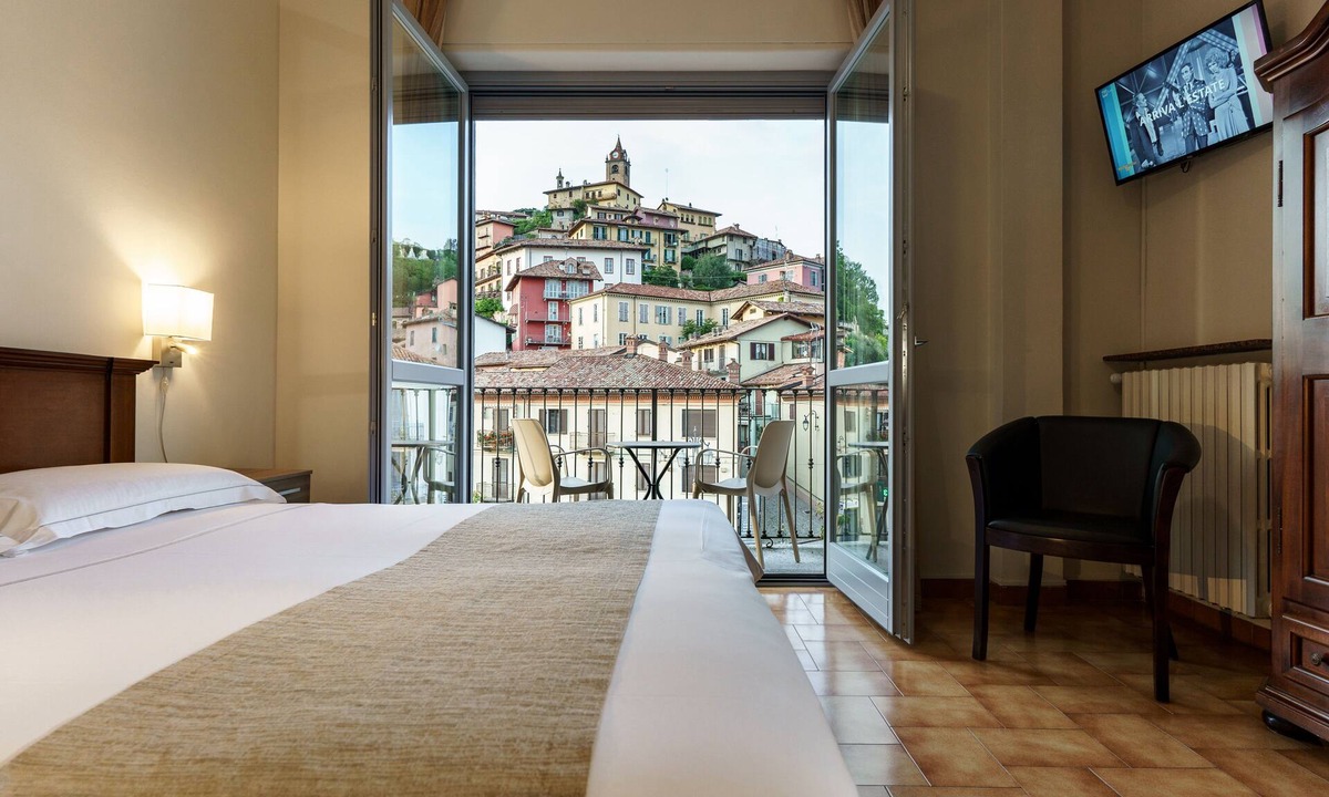 Monforte d'Alba Hotel | Hotel Il Grappolo d'Oro