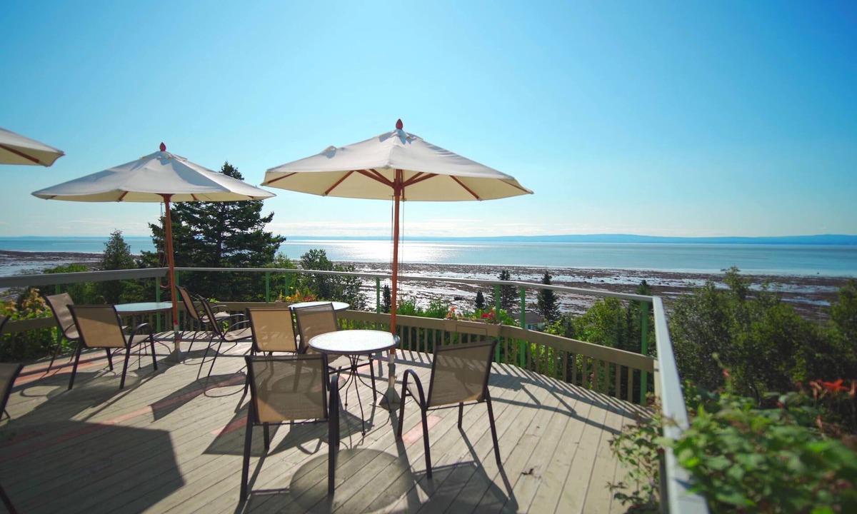 Isle aux Coudres Hotel | Hotel La Roche Pleureuse