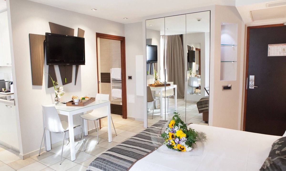 Juan-les-Pins Hotel | Hotel La Villa d'Elsa