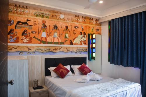 Lake Swaroop Sagar Hostel | Hotel Lake Bridge