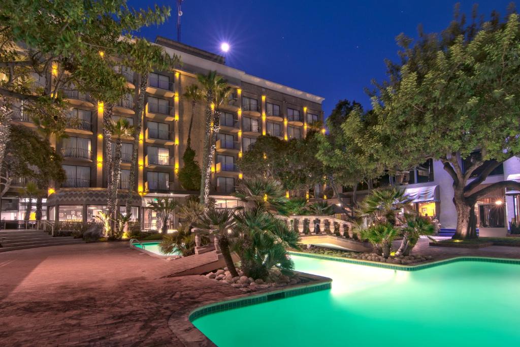 Zona Rio Hotel | Hotel Lucerna Tijuana