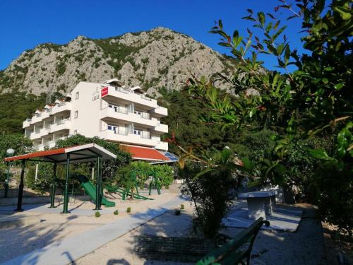 Gradac Hotel | Hotel Lukas