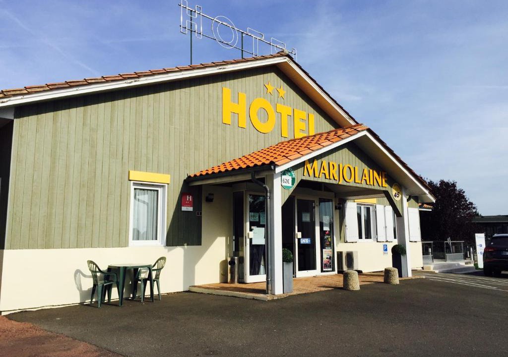 Roullet-Saint-Estephe Hotel | Hotel Marjolaine