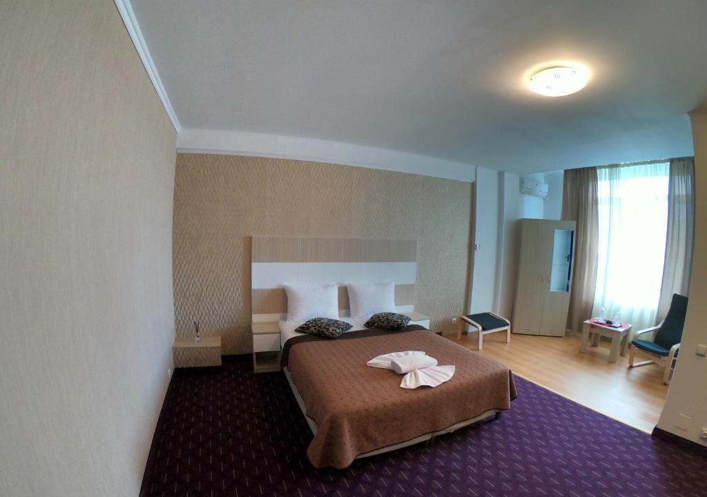 Sector 5 Hotel | Hotel Mon Caprice