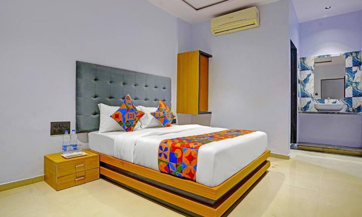 Surat Hotel | Hotel Nidhivan Palace