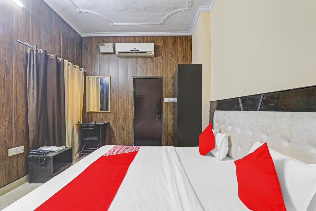 Indira Nagar Hotel | Hotel O Four Square