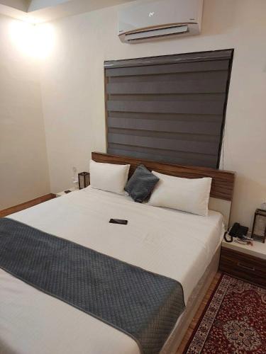 IMT Manesar Hotel | Hotel O Naveen Residancy