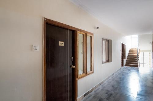 Rajahmundry Hotel | Hotel O Seera Enclave