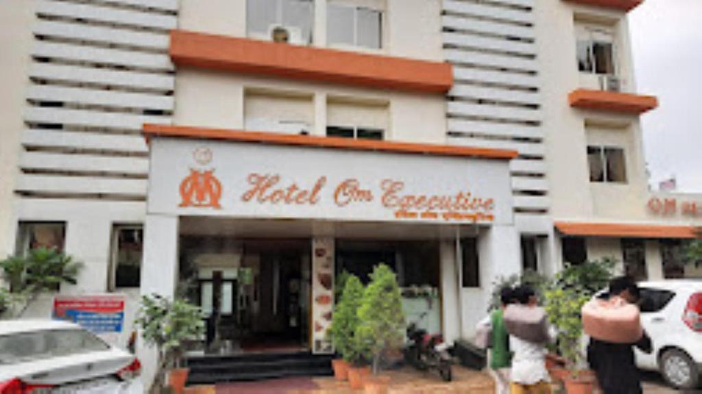 Satara Hotel | Hotel Om Executive, Satara