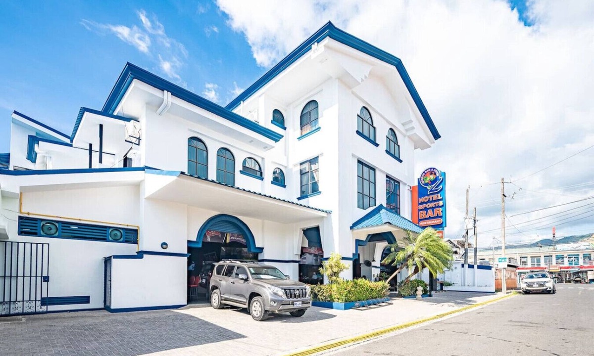 Jaco Villa | Hotel Oz Bachelor Pad Poolside Bar