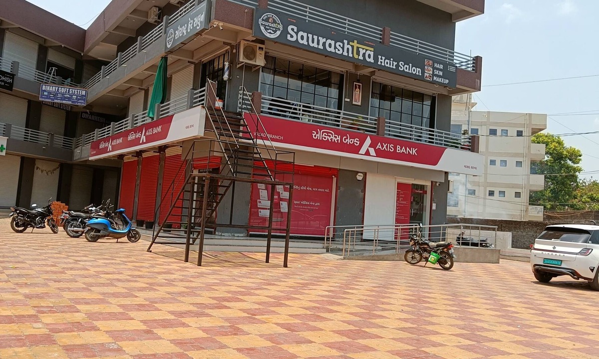 Vasad Hotel | Hotel Radhe Raas