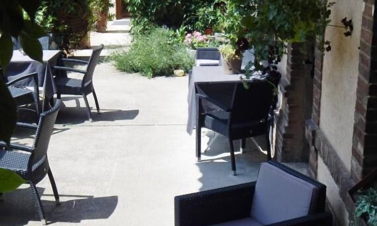 Conches-en-Ouche Hotel | HOTEL RESTAURANT LE CYGNE