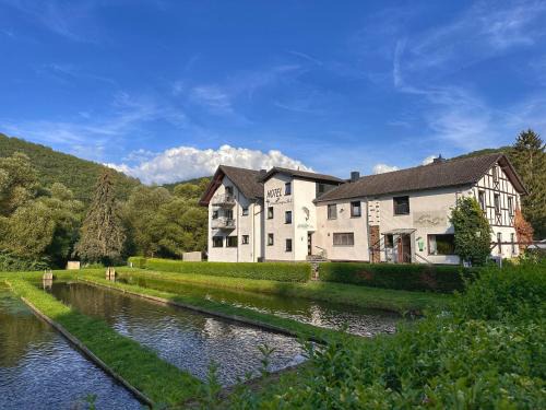 Macken Hotel | Hotel | Restaurant | Forellenzucht