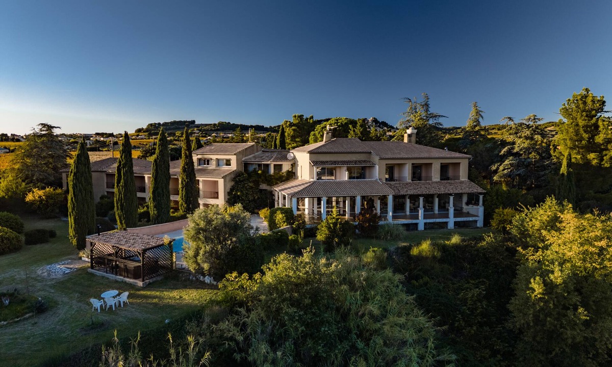 Rasteau Hotel | HOTEL RESTAURENT BELLERIVE