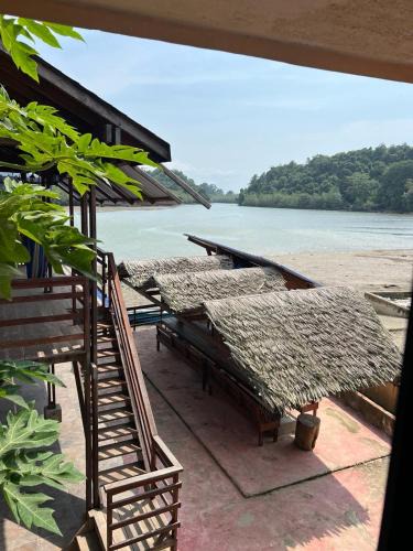 Nuqui Hotel | HOTEL RM
