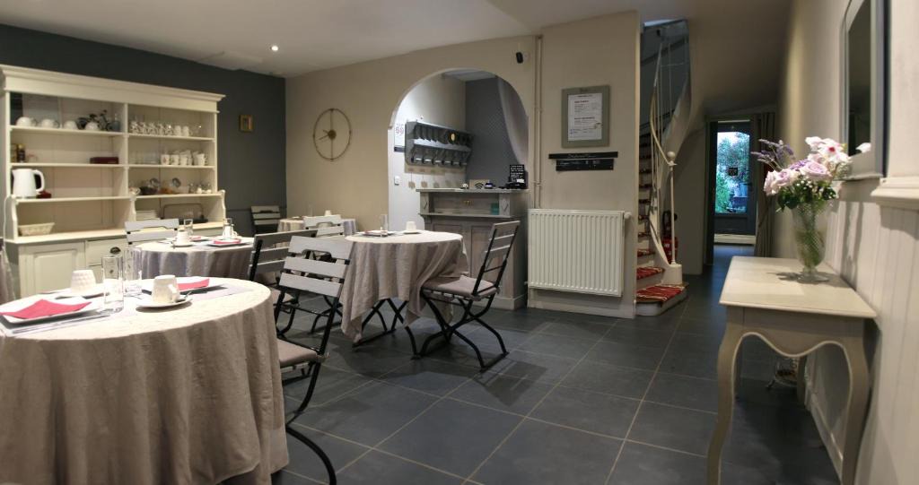Saint-Donatien Hotel | Hotel Saint Yves