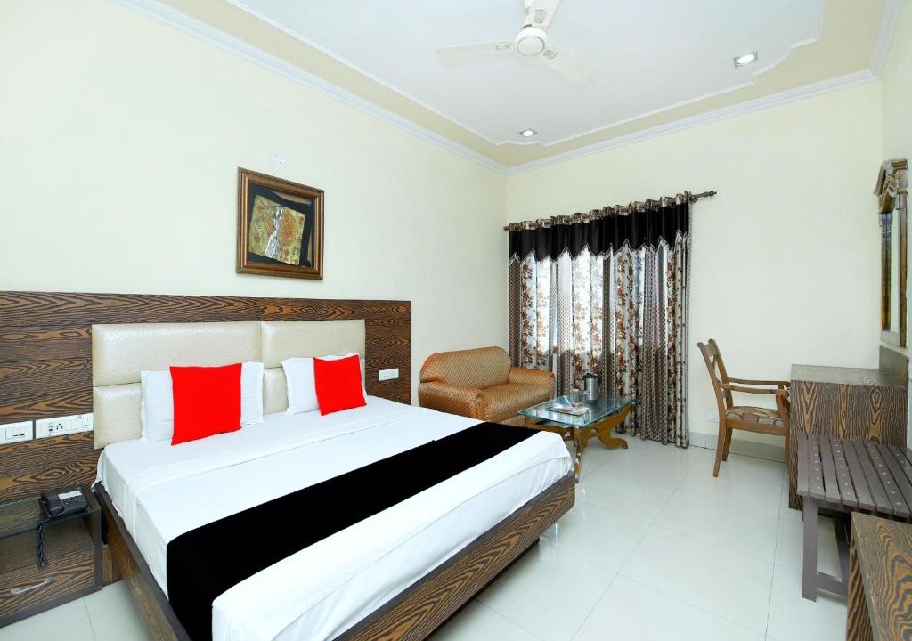 Ranjit Avenue Hotel | Hotel Sanjog International