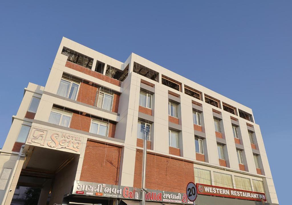 Sayajiganj Hotel | HOTEL SERA, Vadodara