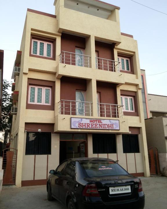 Dwarka Hotel | Hotel ShreeNidhi