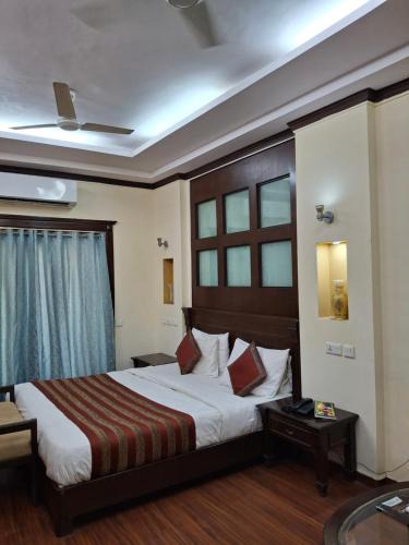 DLF Phase 3 House | Hotel Siris 18