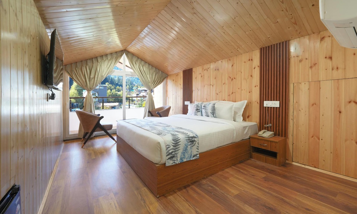 New Manali Hotel | Hotel Skyline, Manali - Walking to Mall Road, Centrally Heated