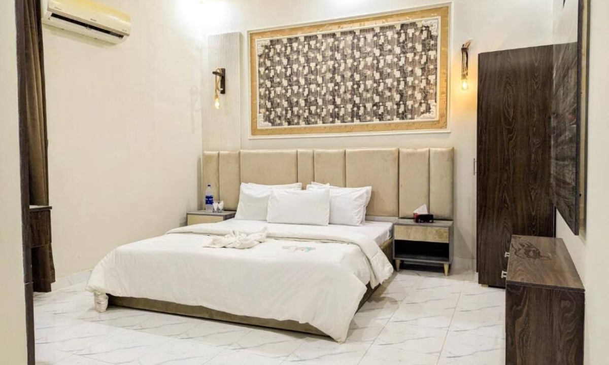 Gulshan-E-Jamal Hotel | Hotel SkyLIT
