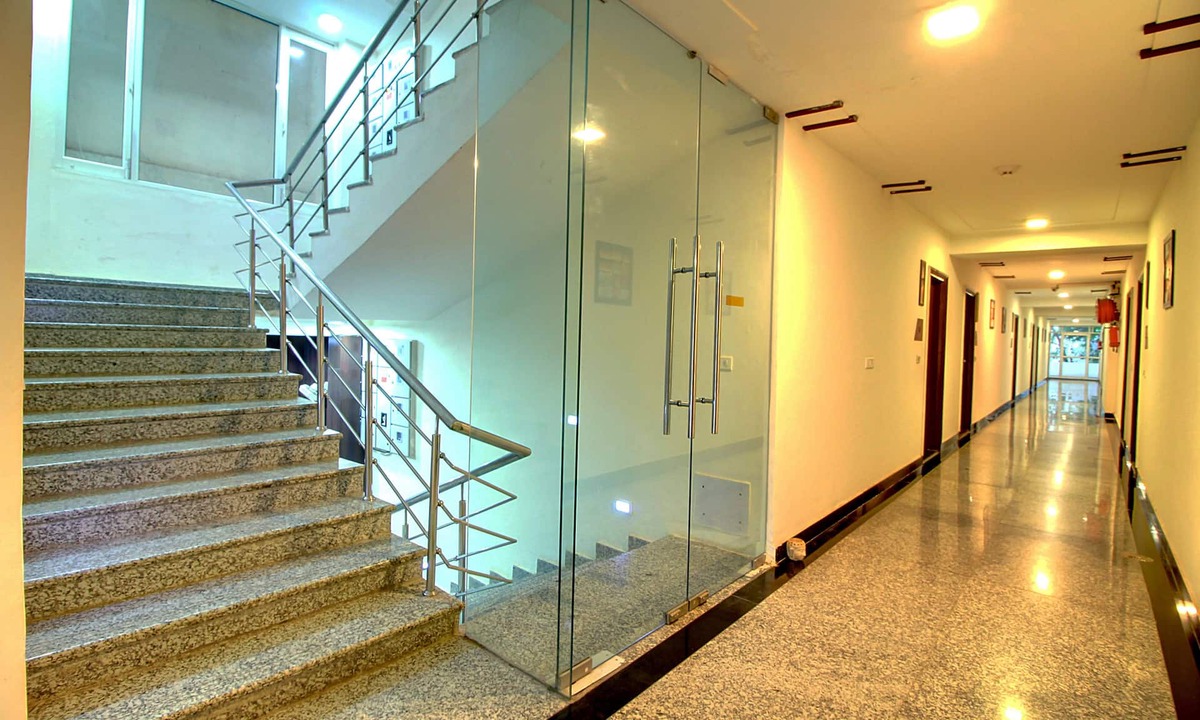 DLF Phase 3 Hotel | Hotel Staayz Premium