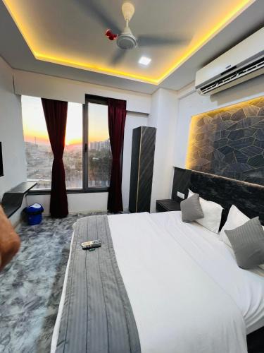 Surat House | HOTEL STAR GALAXY