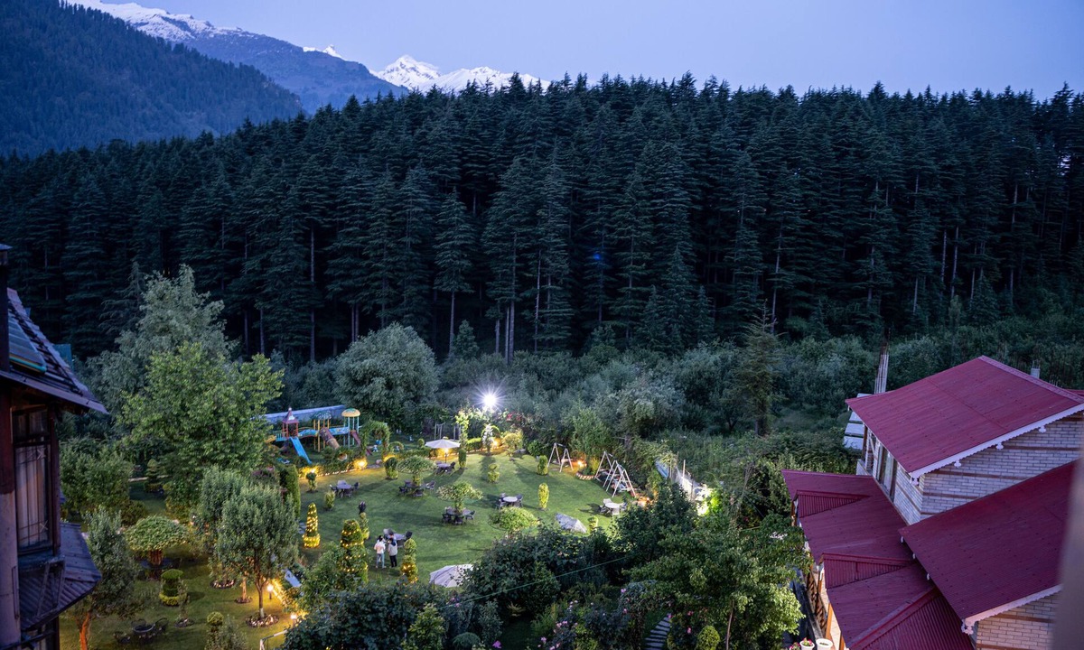 Old Manali Hotel | Hotel The Conifer