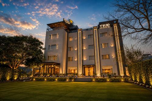 Mat Hotel | Hotel Three Seasons