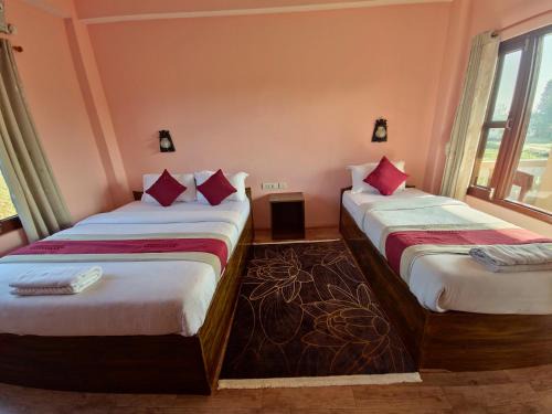Sauraha Hotel | Hotel Tree Tops