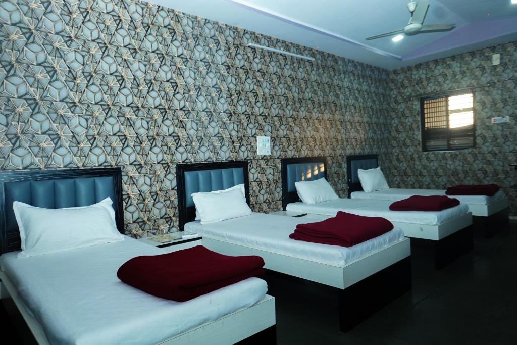 Palsana Hotel | Hotel Triangle, Surat