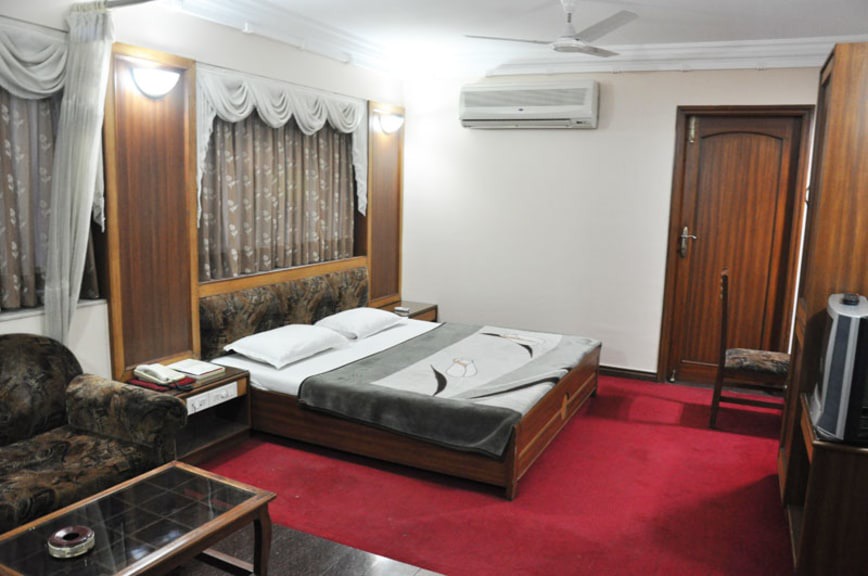 Sayajiganj Hotel | Hotel Valiant