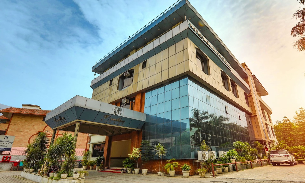 Rishikesh Hotel | Hotel Vasundhara Palace near Ram Jhula Rishikesh, close to River Ganga