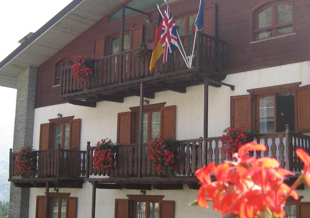 Soucheres-Basses Hotel | Hotel Villa Plinia