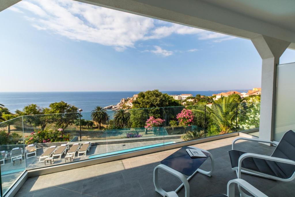 Calvi Hotel | Hotel Villa R