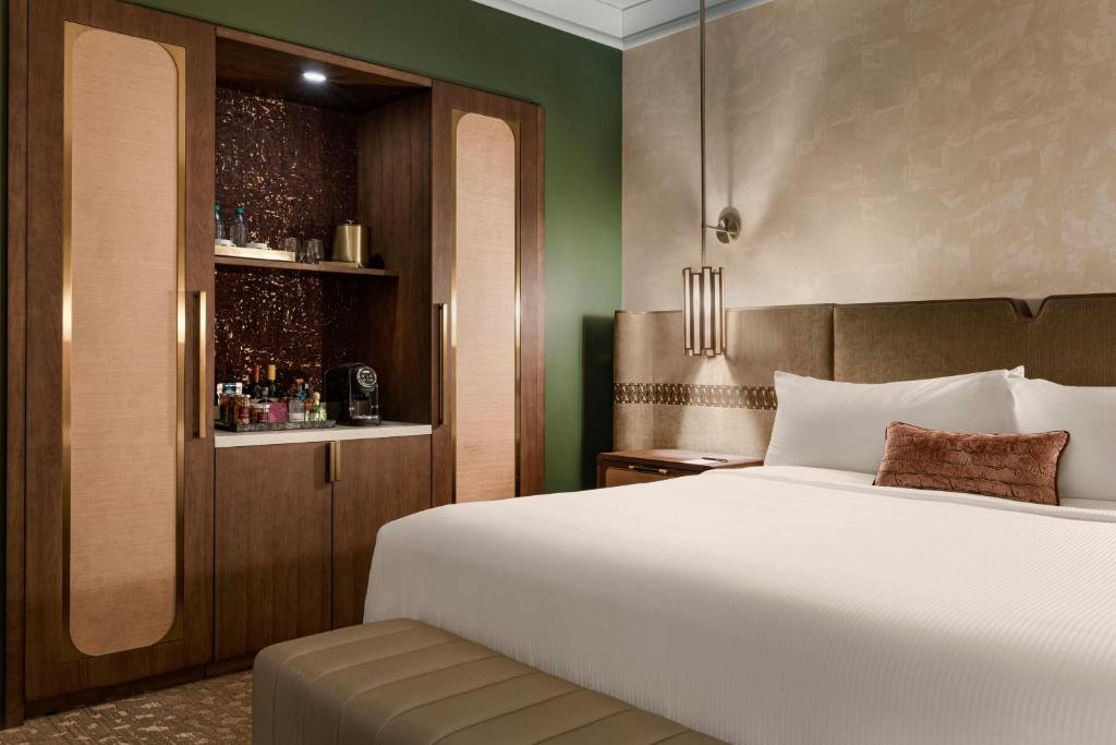 Rogers Hotel | Hotel Vin, Rogers, Autograph Collection
