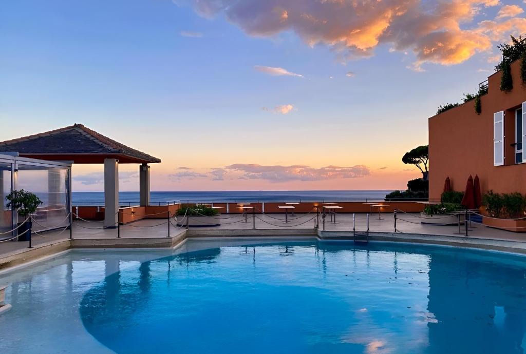 Arenzano Hotel | Hotiday Arenzano Pineta