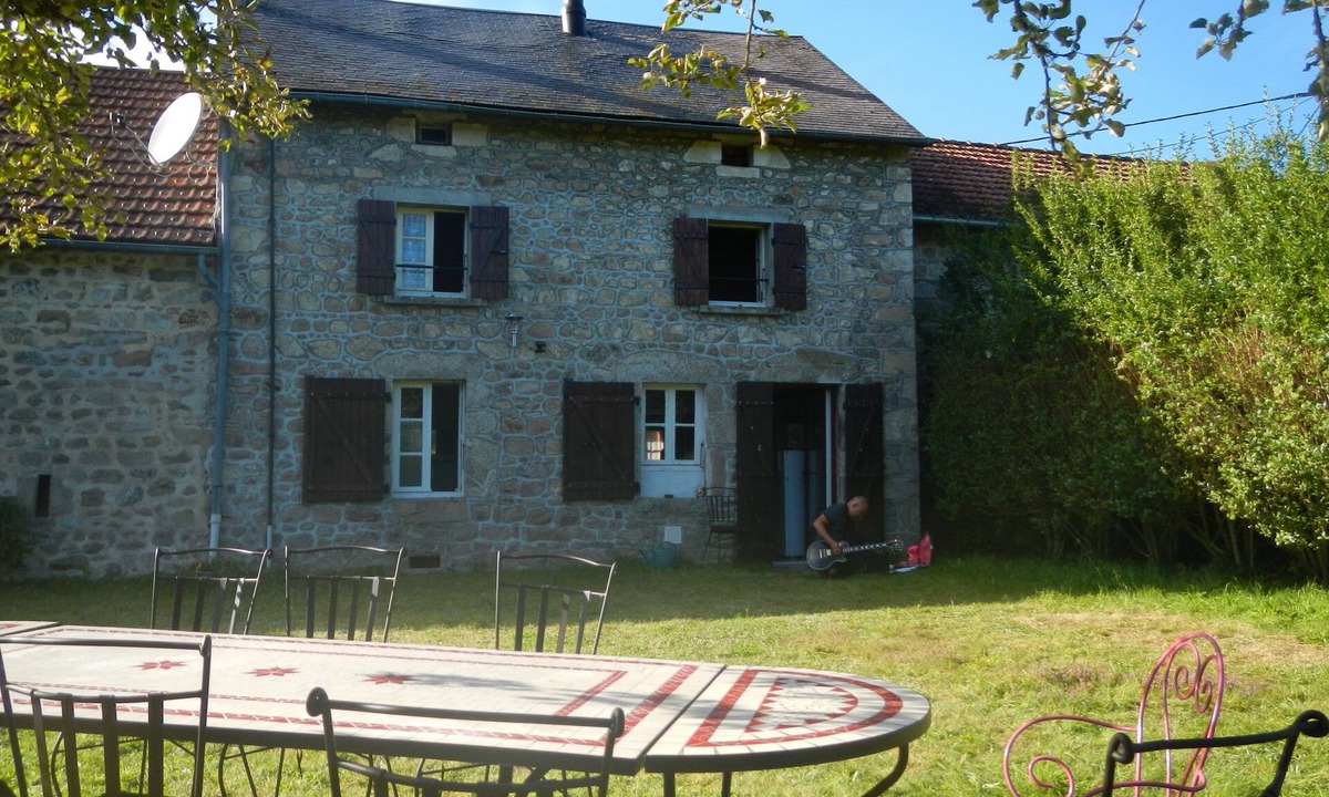 La Nouaille House | House between fields and forest with a large enclosed garden in a hamlet in the Creuse region