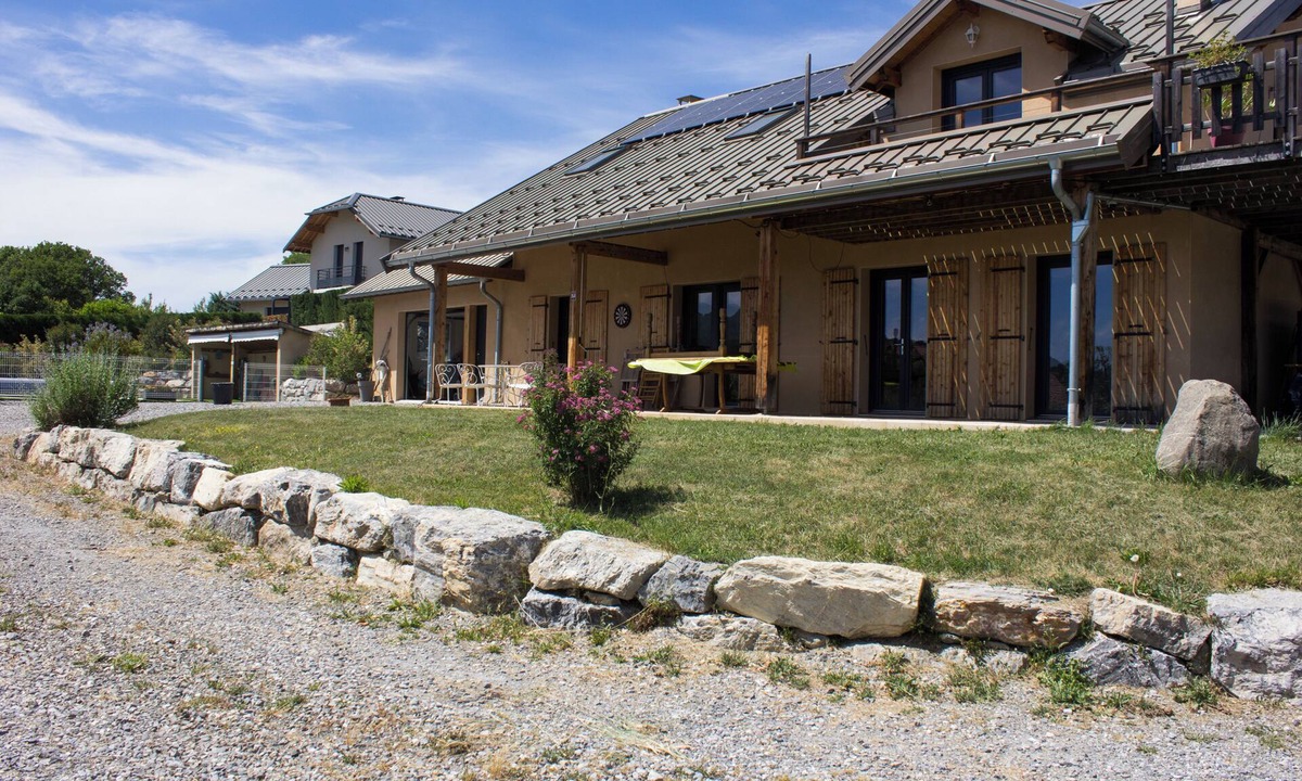 Prunieres Villa | House between lake and mountains, close to resorts